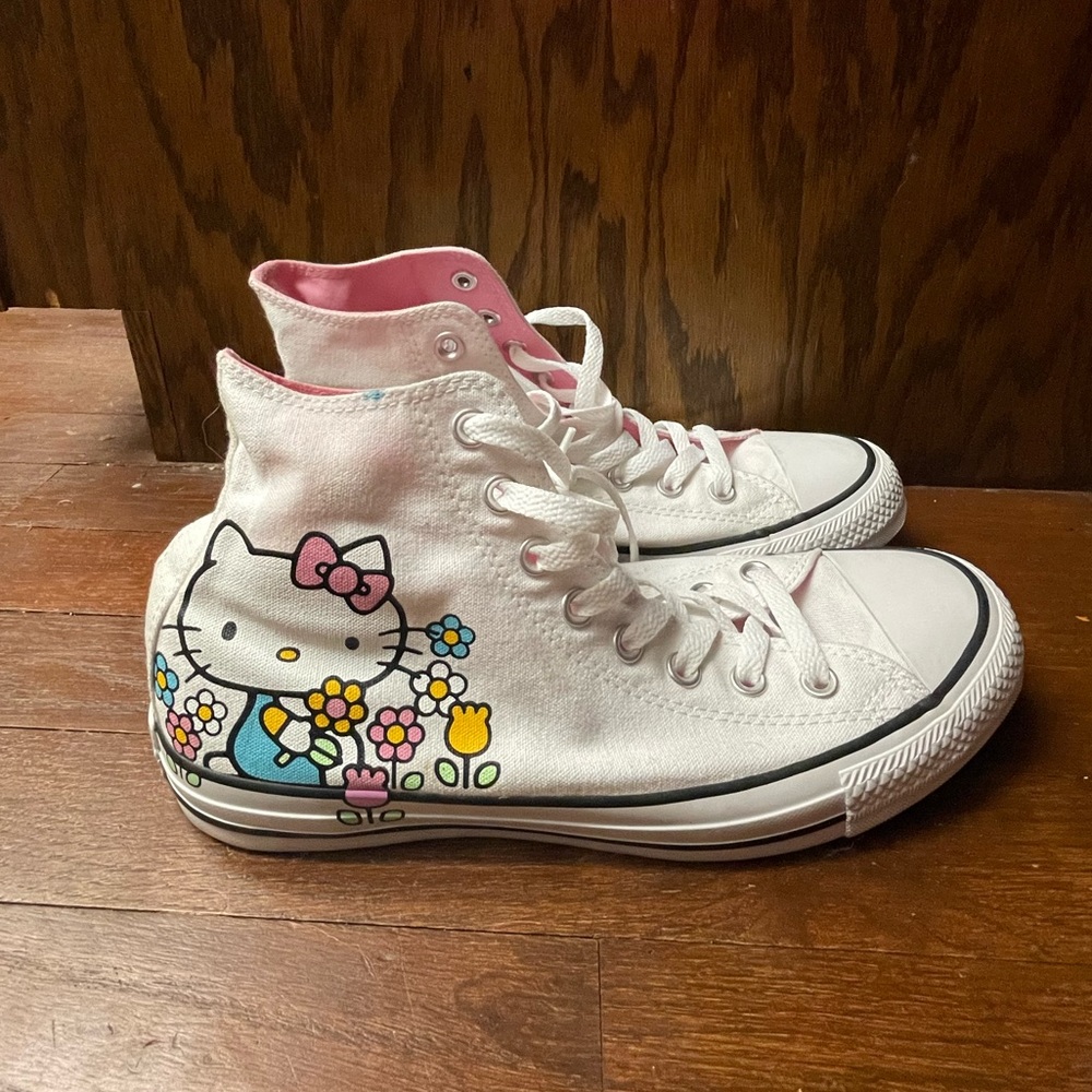 Hello Kitty Converse